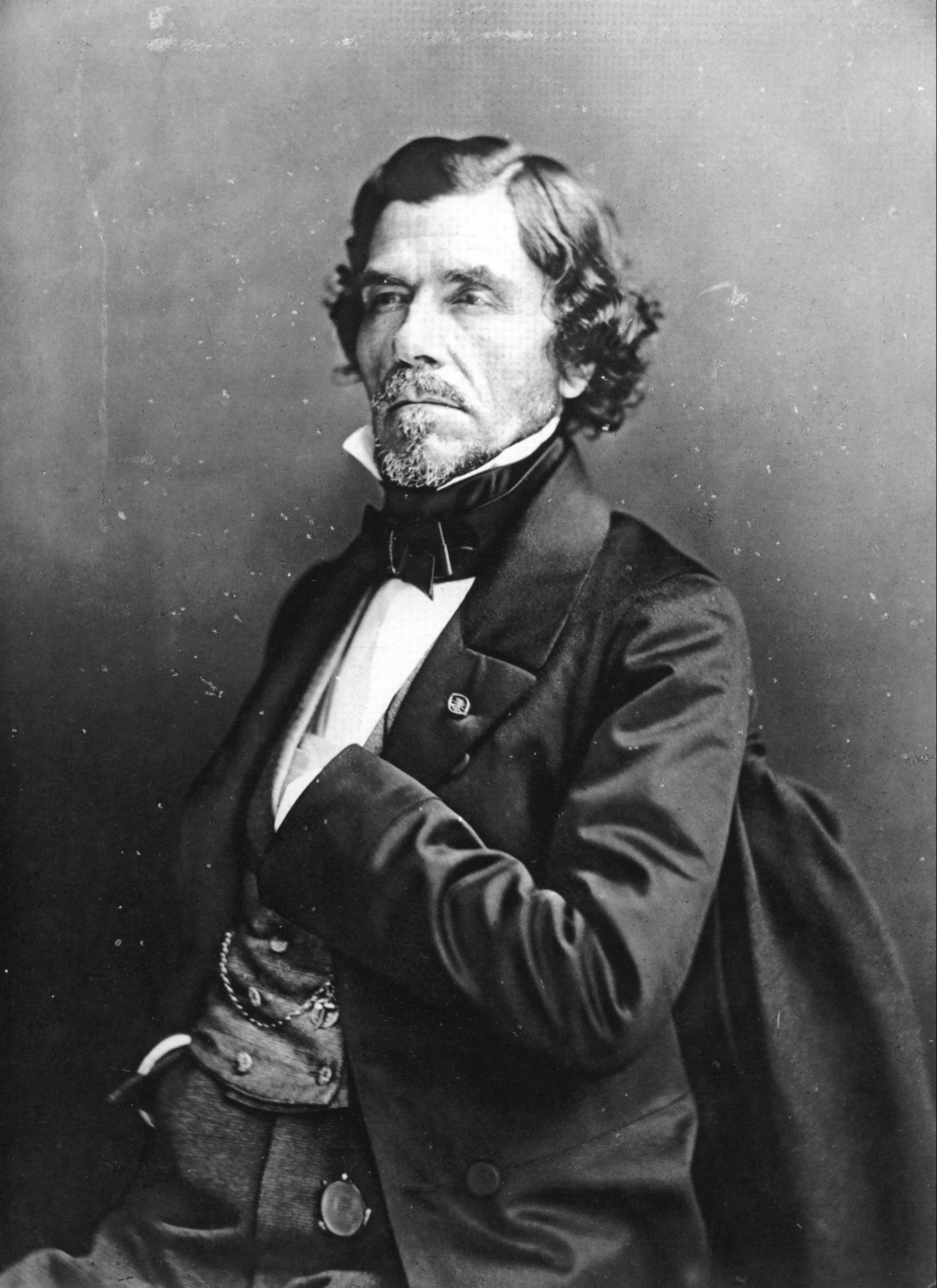ウジェーヌ・ドラクロワ肖像（フェリックス・ナダール撮影、1858年頃）——「ロマン主義の獅子」と呼ばれたフランスを代表する画家