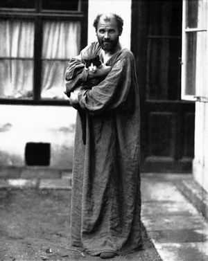 グスタフ・クリムト(写真、1914年頃)ウィーン出身の象徴主義・アール・ヌーヴォー画家