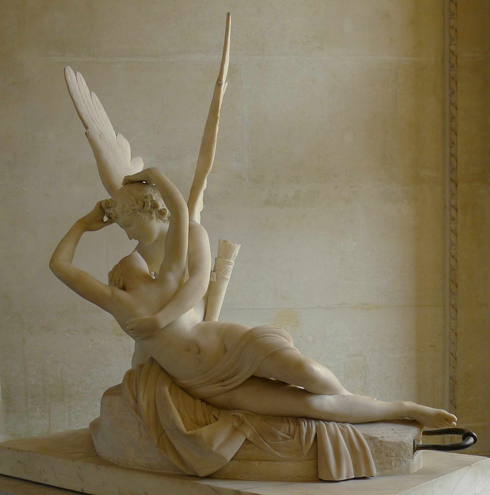 アントニオ・カノーヴァ「アモルの接吻で蘇るプシュケー」(1787-1793年)ルーヴル美術館所蔵——白大理石が生み出す神話の接吻の瞬間は新古典主義彫刻の最高傑作