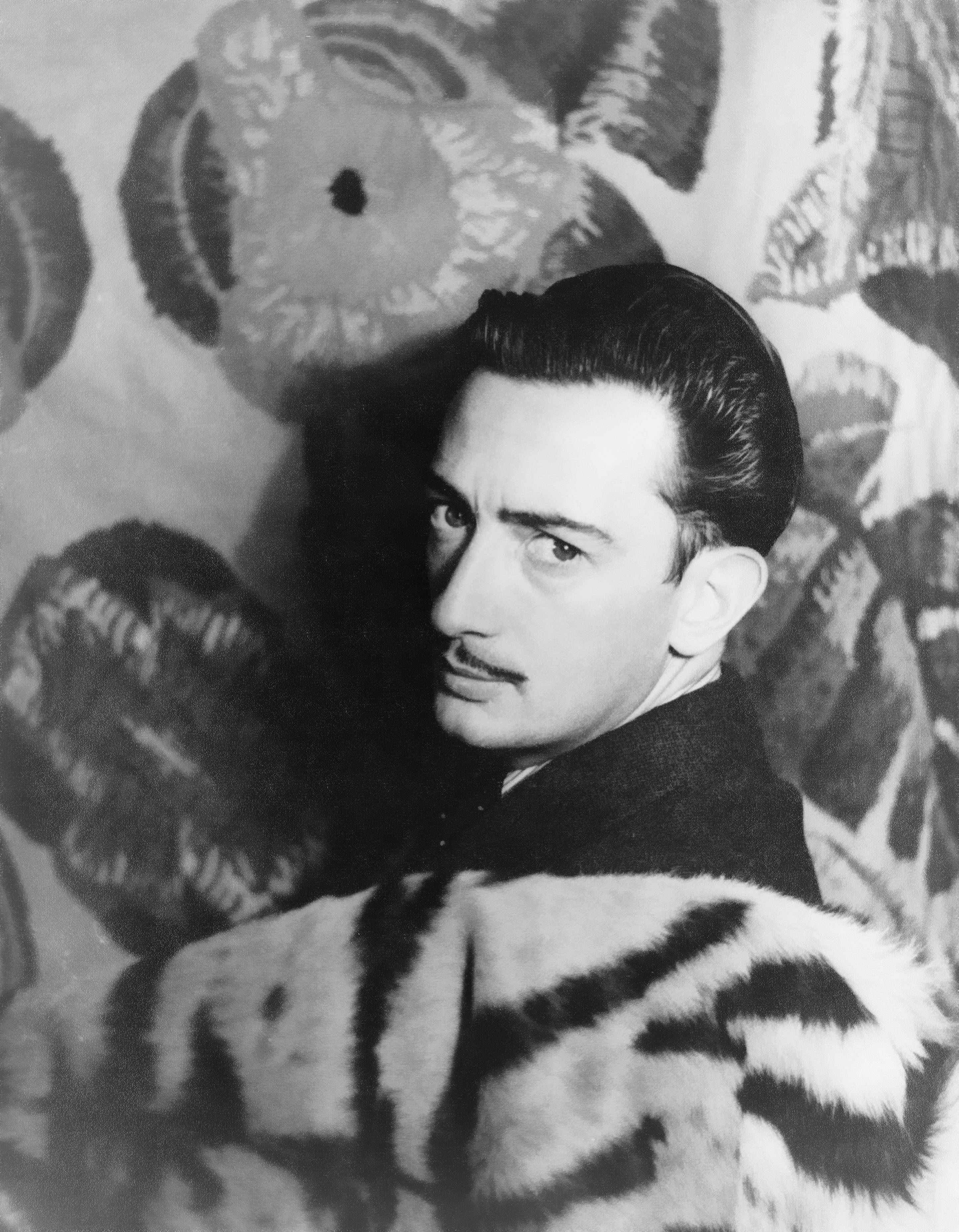 サルバドール・ダリ（1939年、ニューヨーク）カール・ヴァン・ヴェクテン撮影——「溶ける時計」で世界を驚かせたシュルレアリスムの最大のスター
