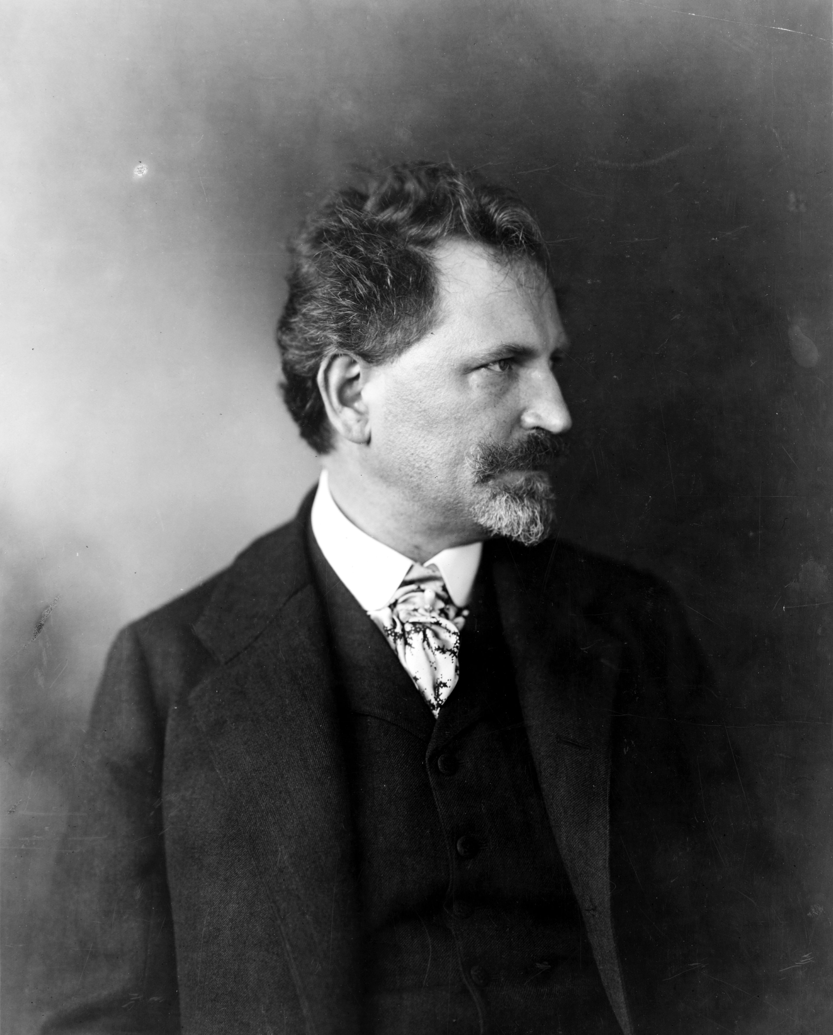 アルフォンス・ミュシャ 肖像写真(1890年代頃)