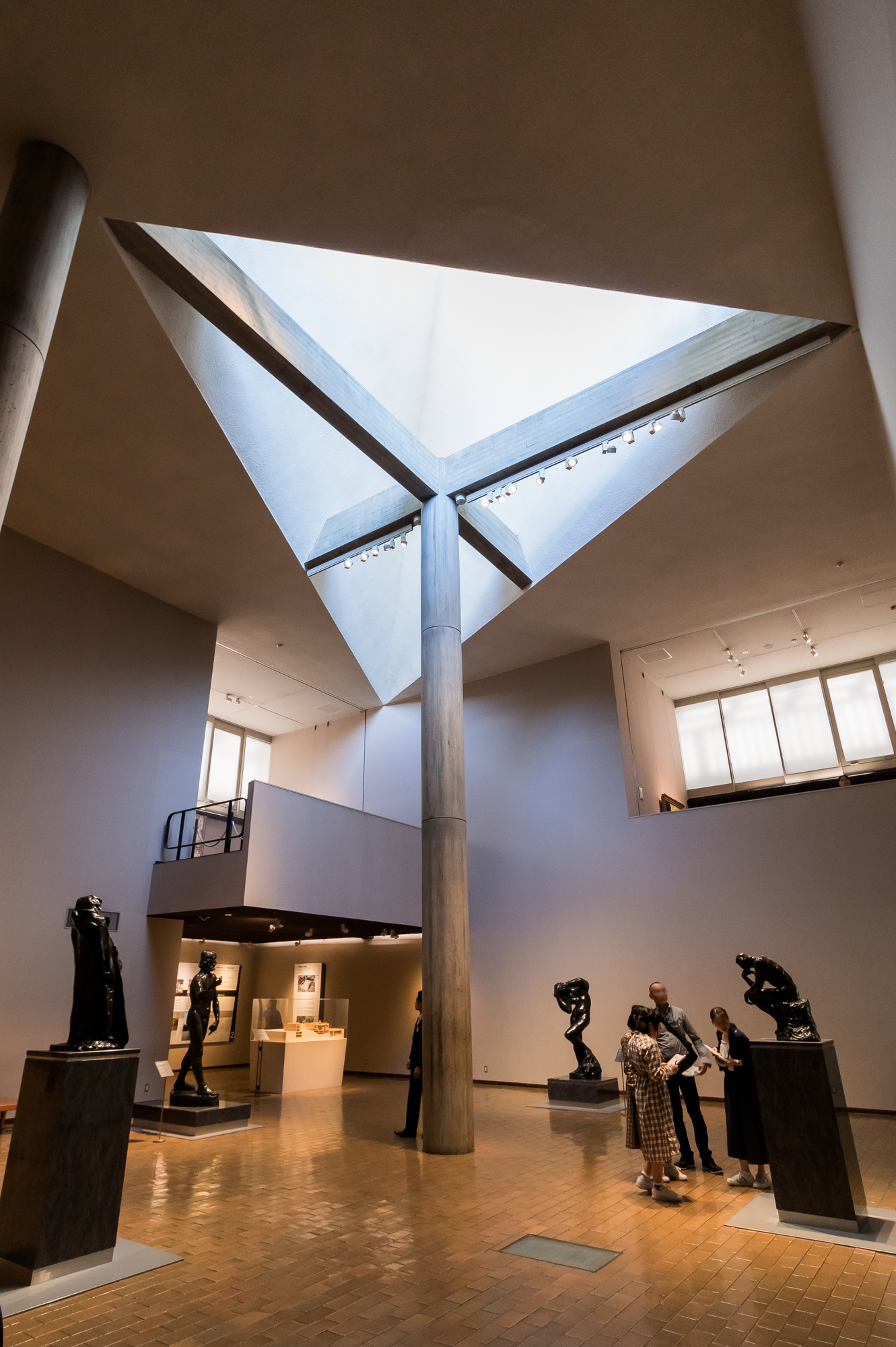国立西洋美術館の常設展示室——幅広い時代の西洋絵画が落ち着いた照明のもとに並ぶ