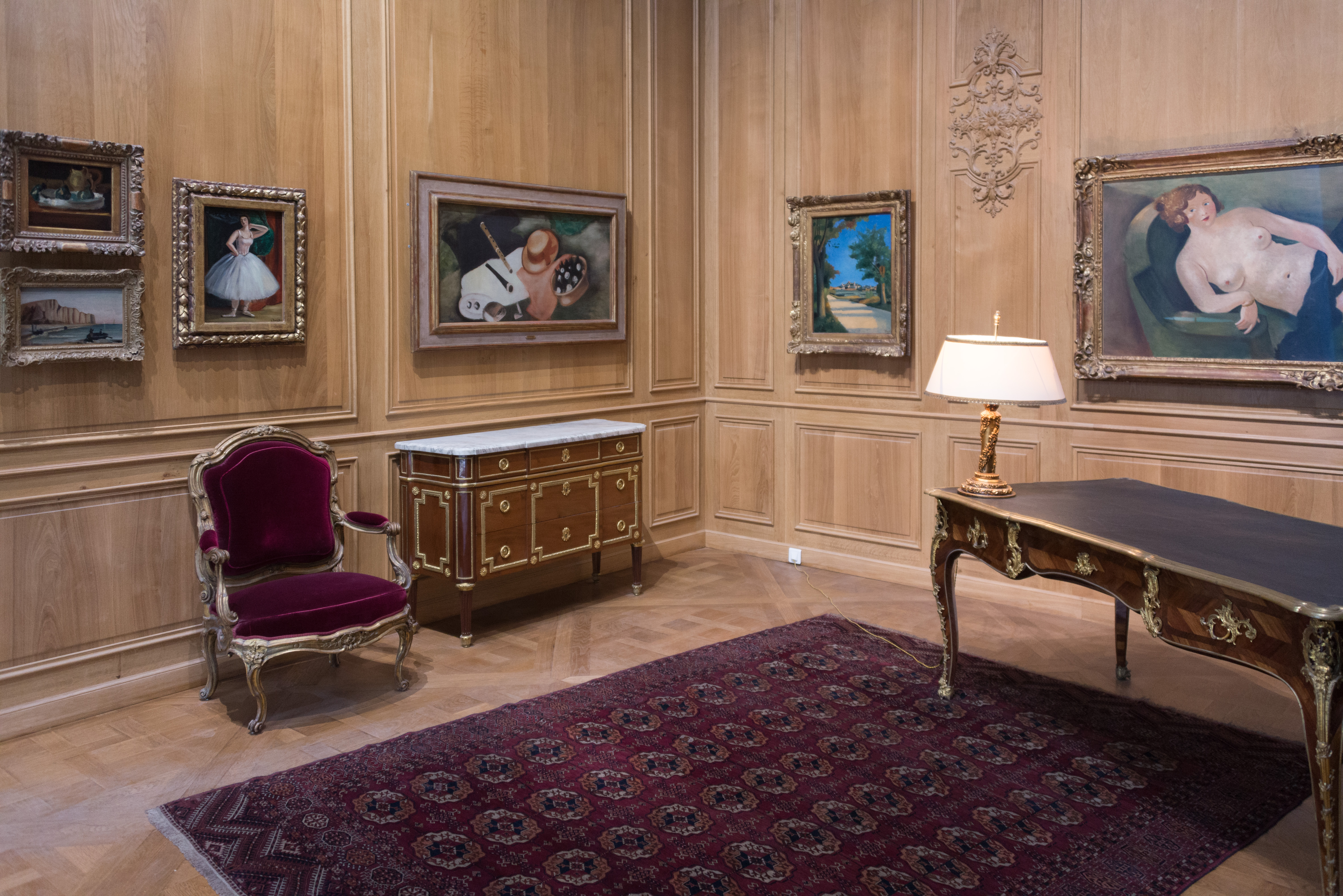 オランジュリー美術館の楕円形展示室——モネ「睡蓮」大装飾画に360度包まれた空間