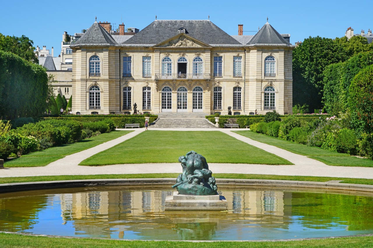 パリ・ロダン美術館(ホテル・ビロン)の外観——18世紀の優雅な館と庭園が一体となった彫刻の聖地