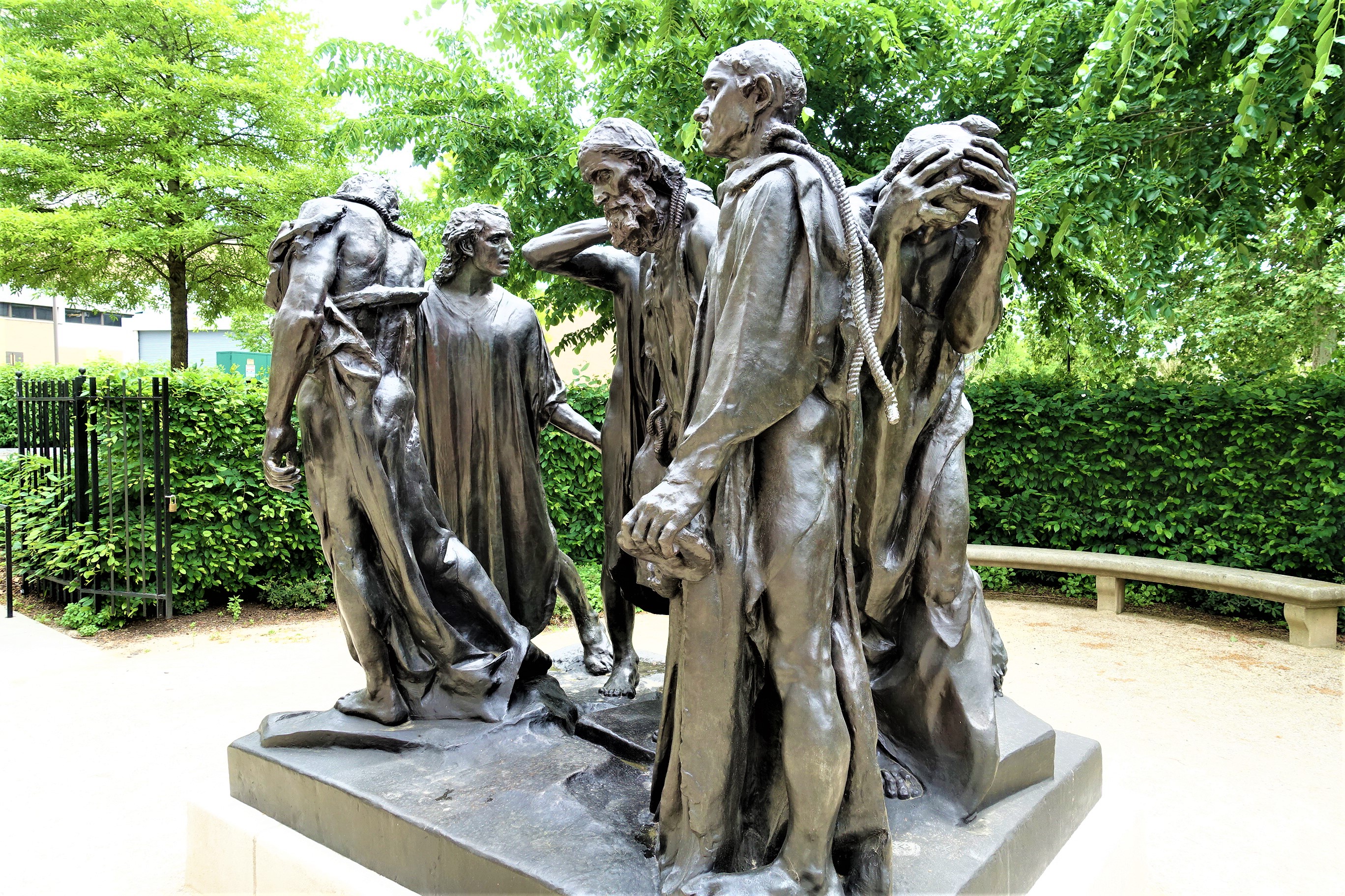 オーギュスト・ロダン「カレーの市民」(1884-1889年)ロダン美術館庭園