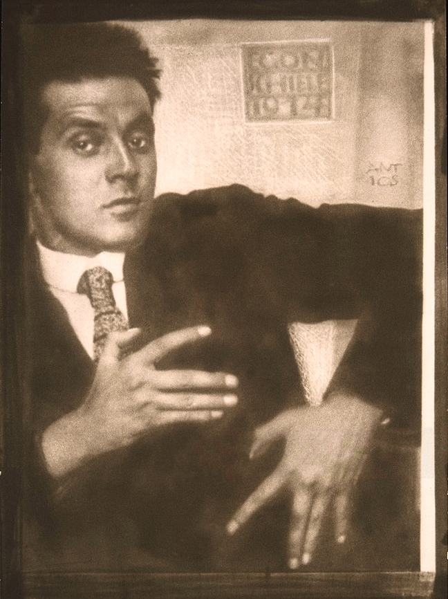 エゴン・シーレ(アントン・ヨーゼフ・トルチュカ撮影、1914年)